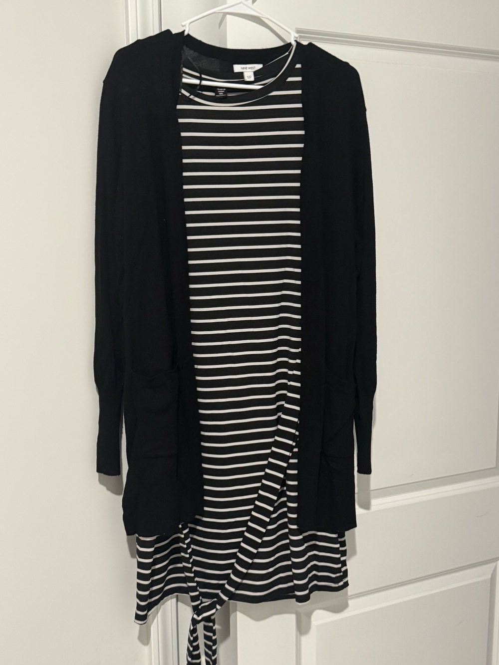 Classic Black & White Office Outfit Idea